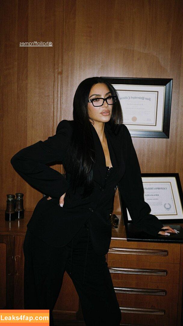Kim Kardashian / https: / kimkadarshian / kimkardashian leaked photo photo #3622