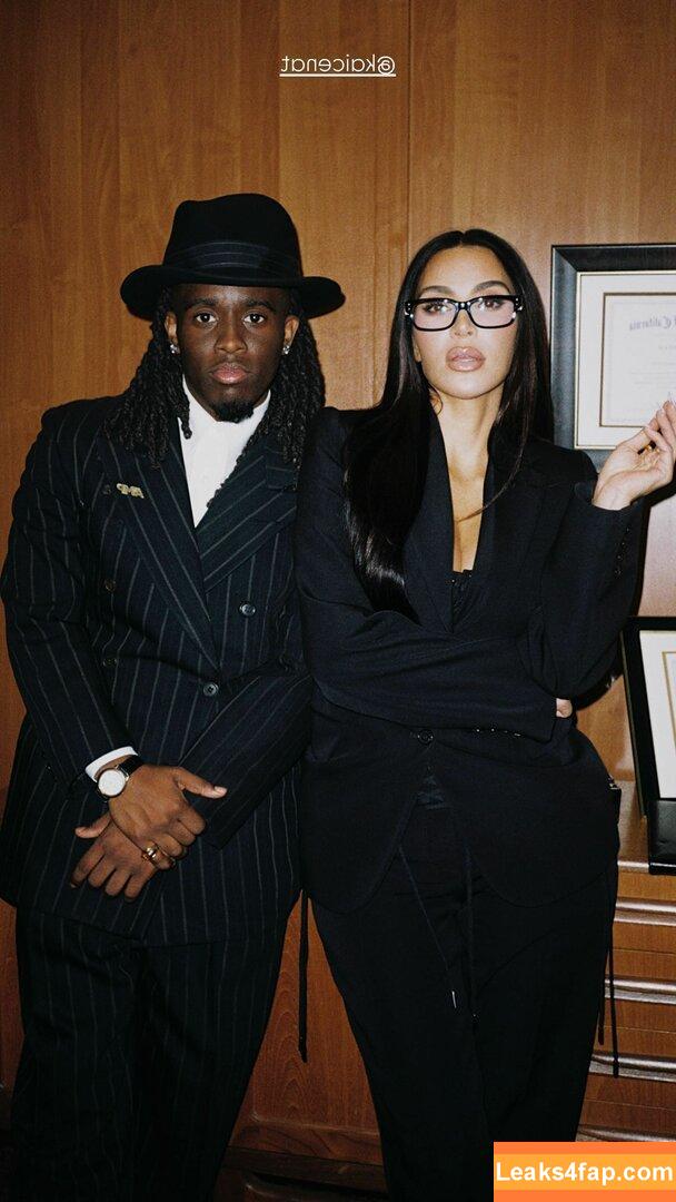 Kim Kardashian / https: / kimkadarshian / kimkardashian leaked photo photo #3623