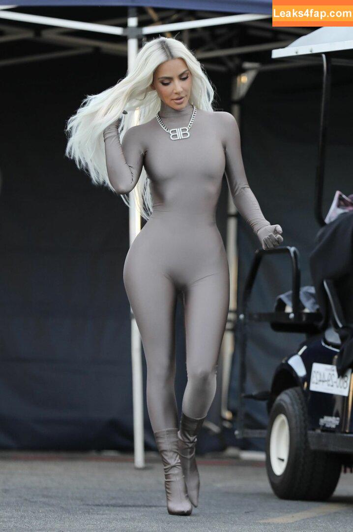 Kim Kardashian / https: / kimkadarshian / kimkardashian leaked photo photo #3631