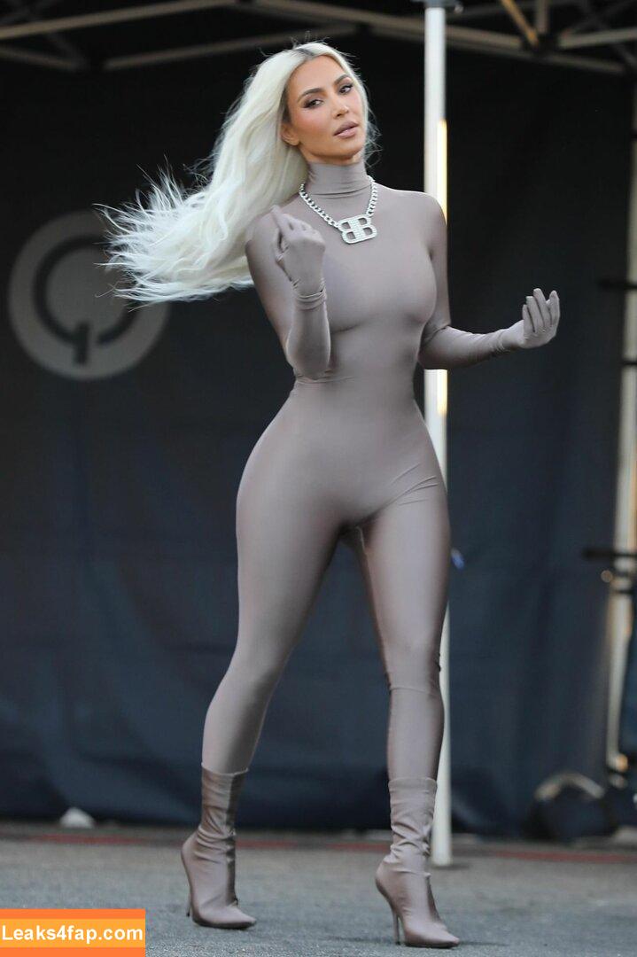 Kim Kardashian / https: / kimkadarshian / kimkardashian leaked photo photo #3632