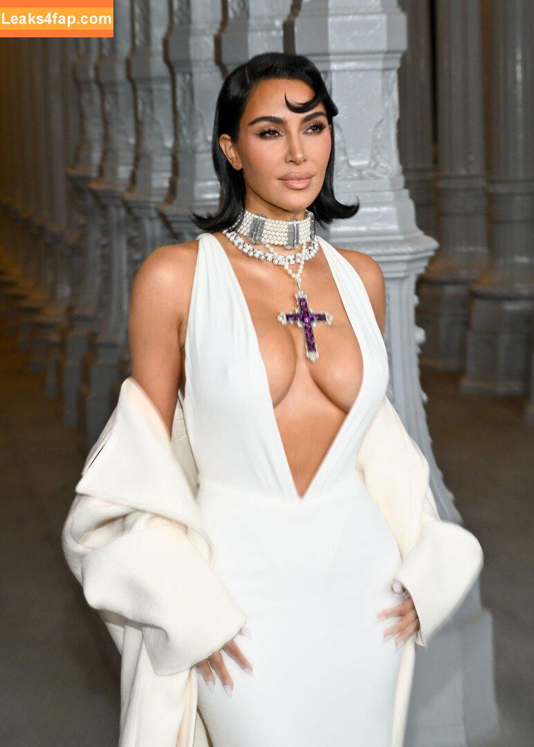 Kim Kardashian / https: / kimkadarshian / kimkardashian leaked photo photo #3642