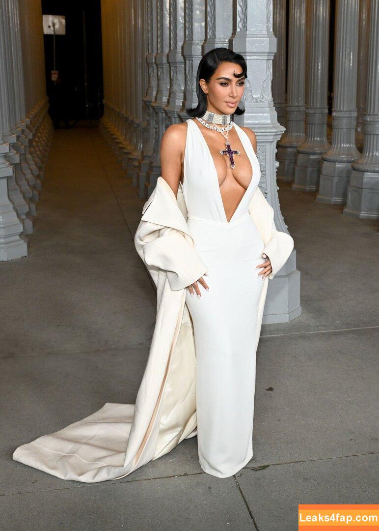 Kim Kardashian / https: / kimkadarshian / kimkardashian leaked photo photo #3651