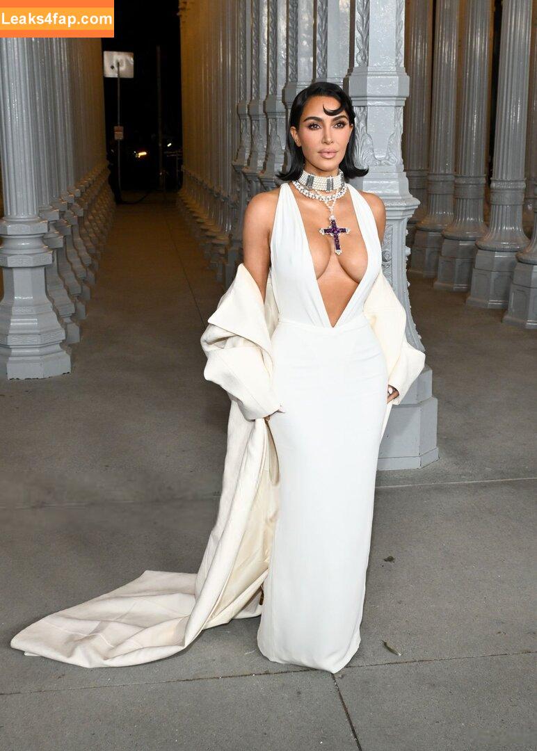 Kim Kardashian / https: / kimkadarshian / kimkardashian leaked photo photo #3652