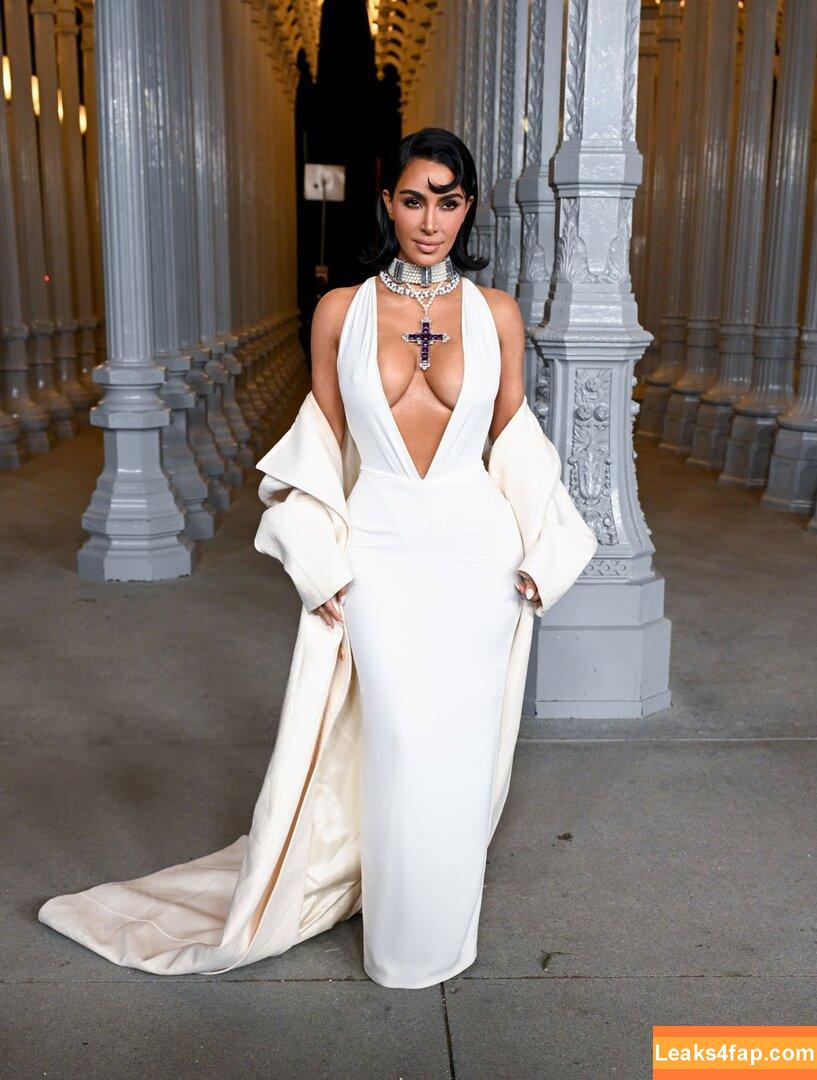 Kim Kardashian / https: / kimkadarshian / kimkardashian leaked photo photo #3653