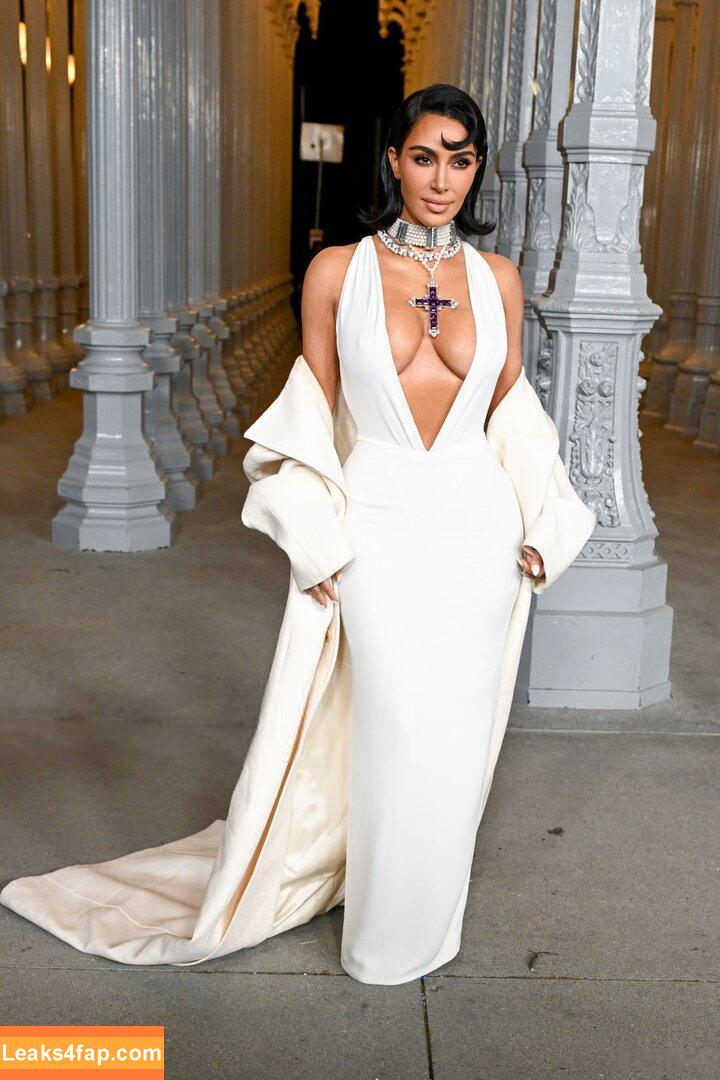 Kim Kardashian / https: / kimkadarshian / kimkardashian leaked photo photo #3654