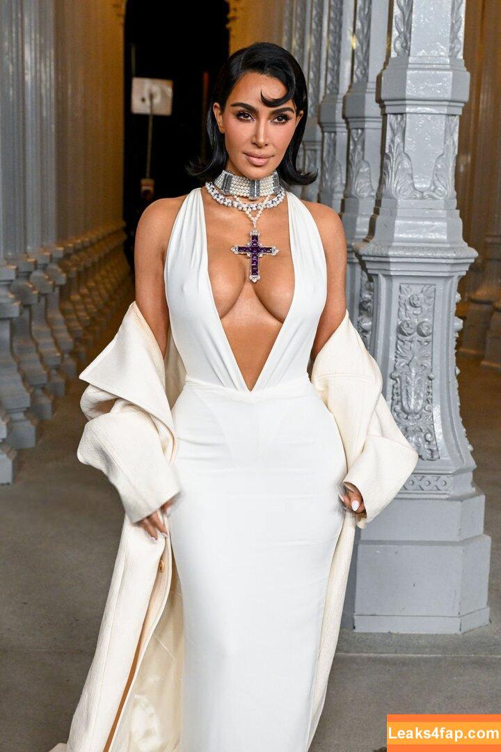 Kim Kardashian / https: / kimkadarshian / kimkardashian leaked photo photo #3660