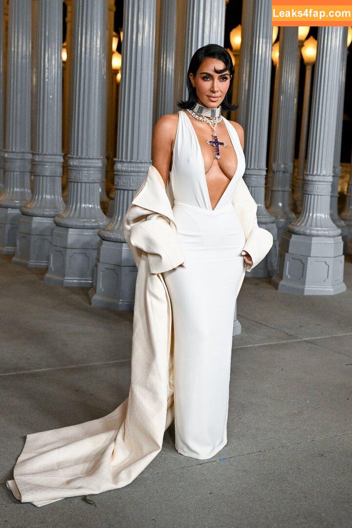 Kim Kardashian / https: / kimkadarshian / kimkardashian leaked photo photo #3662