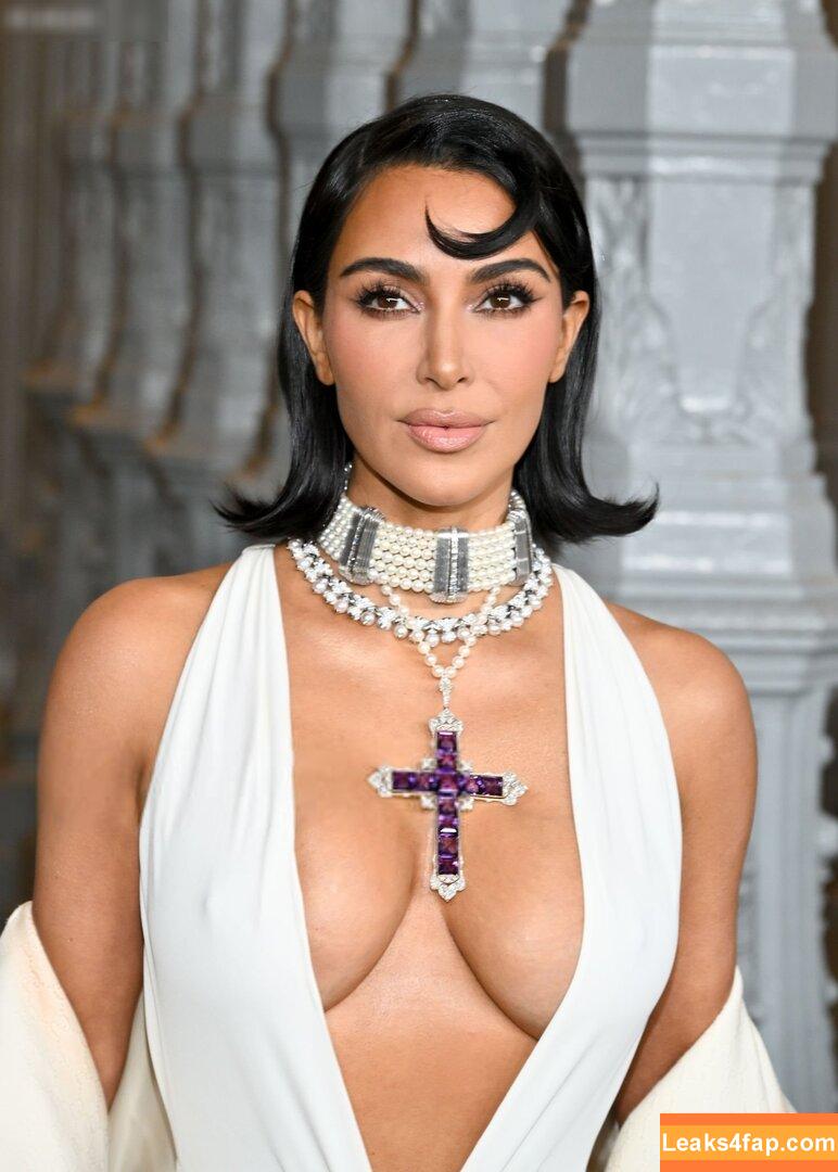 Kim Kardashian / https: / kimkadarshian / kimkardashian leaked photo photo #3664