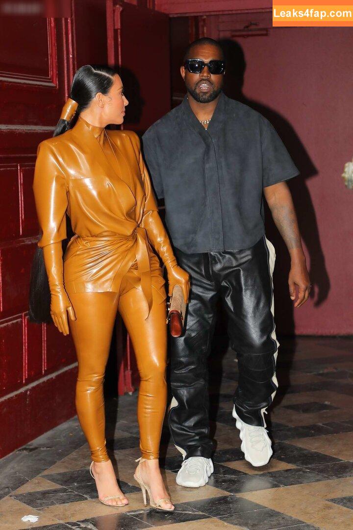 Kim Kardashian / https: / kimkadarshian / kimkardashian leaked photo photo #3670