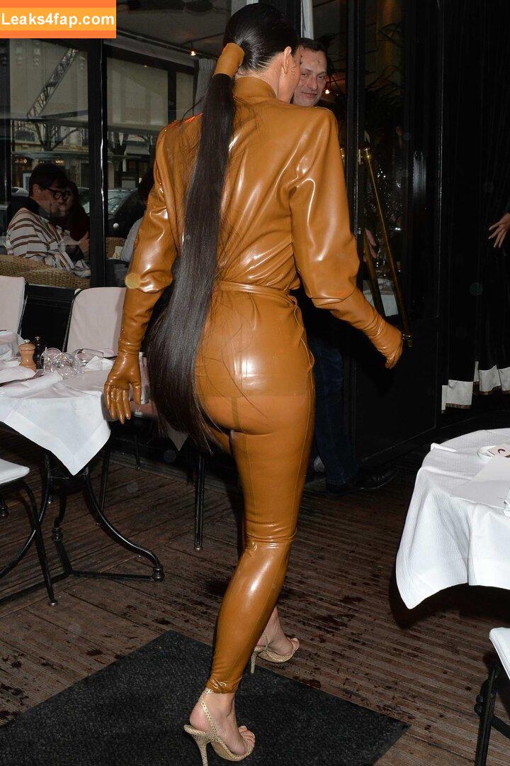 Kim Kardashian / https: / kimkadarshian / kimkardashian leaked photo photo #3671