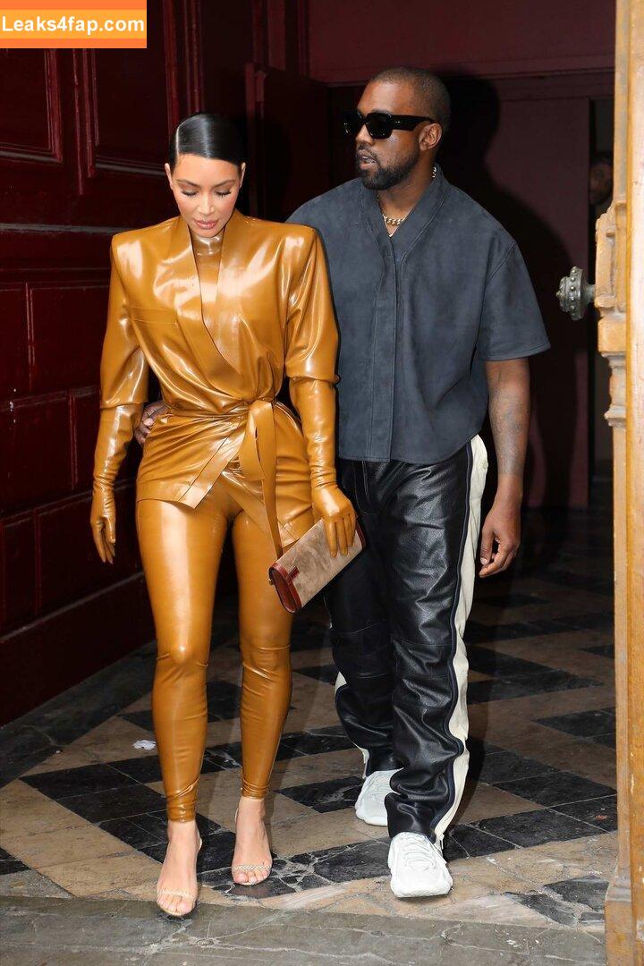 Kim Kardashian / https: / kimkadarshian / kimkardashian leaked photo photo #3673