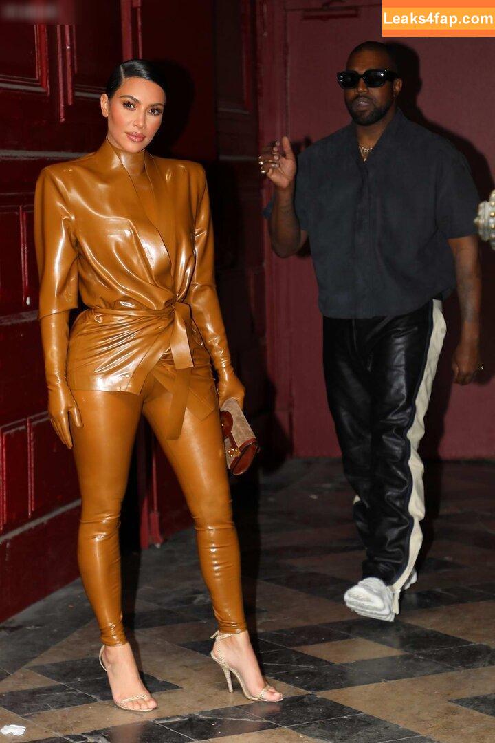 Kim Kardashian / https: / kimkadarshian / kimkardashian leaked photo photo #3675