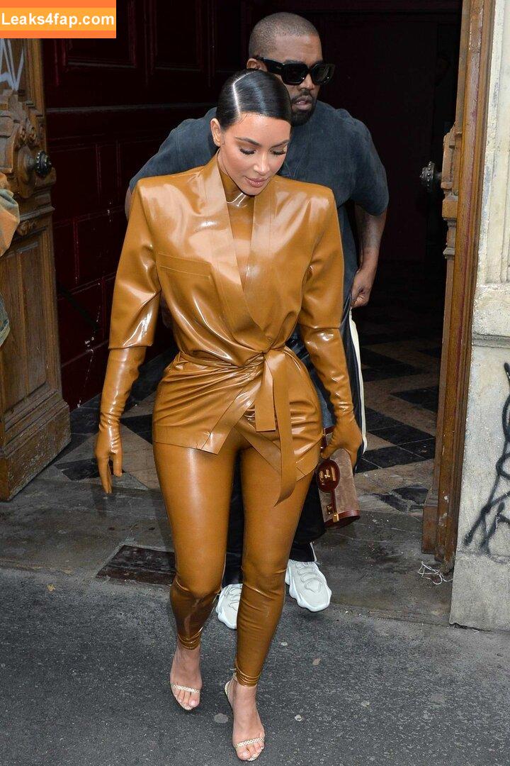 Kim Kardashian / https: / kimkadarshian / kimkardashian leaked photo photo #3678