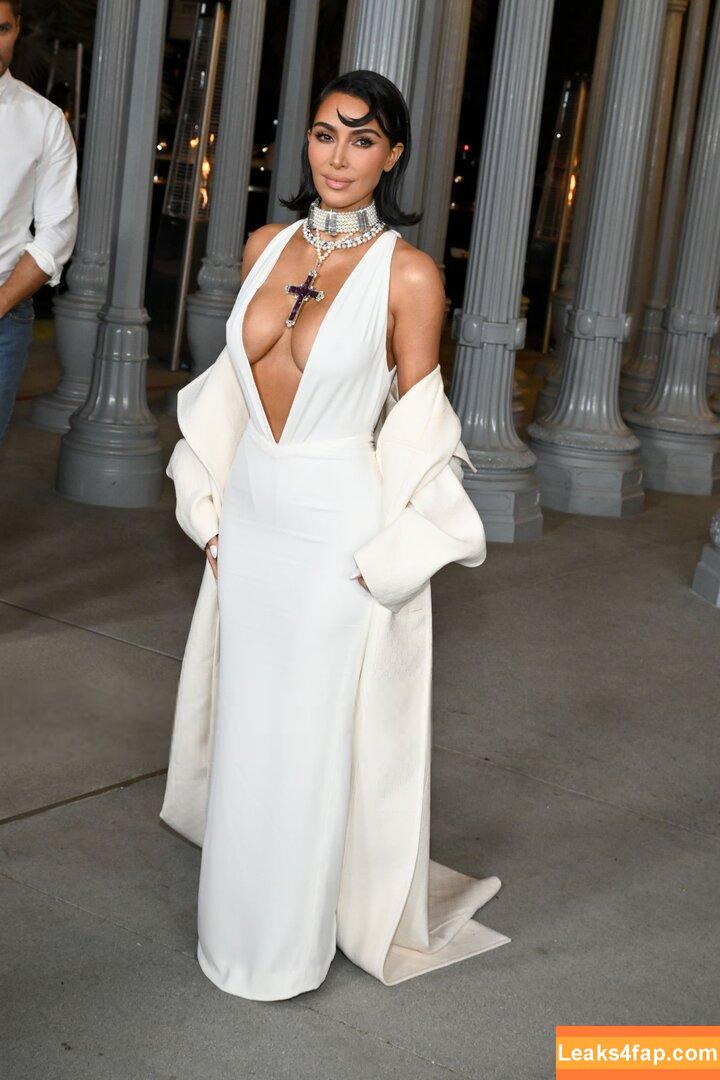 Kim Kardashian / https: / kimkadarshian / kimkardashian leaked photo photo #3683