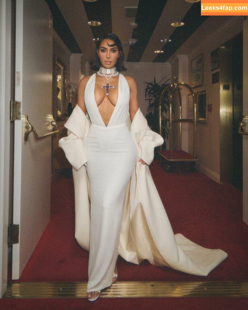 Kim Kardashian / https: / kimkadarshian / kimkardashian leaked photo photo #3690