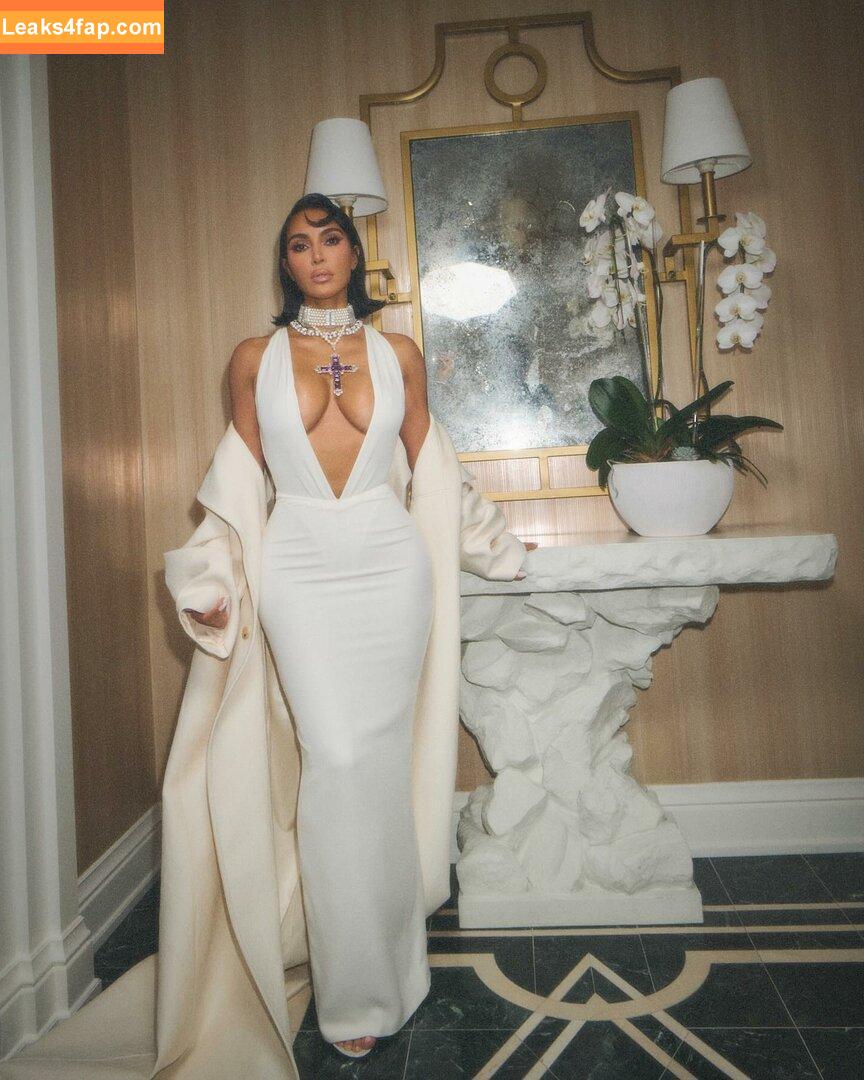 Kim Kardashian / https: / kimkadarshian / kimkardashian leaked photo photo #3692