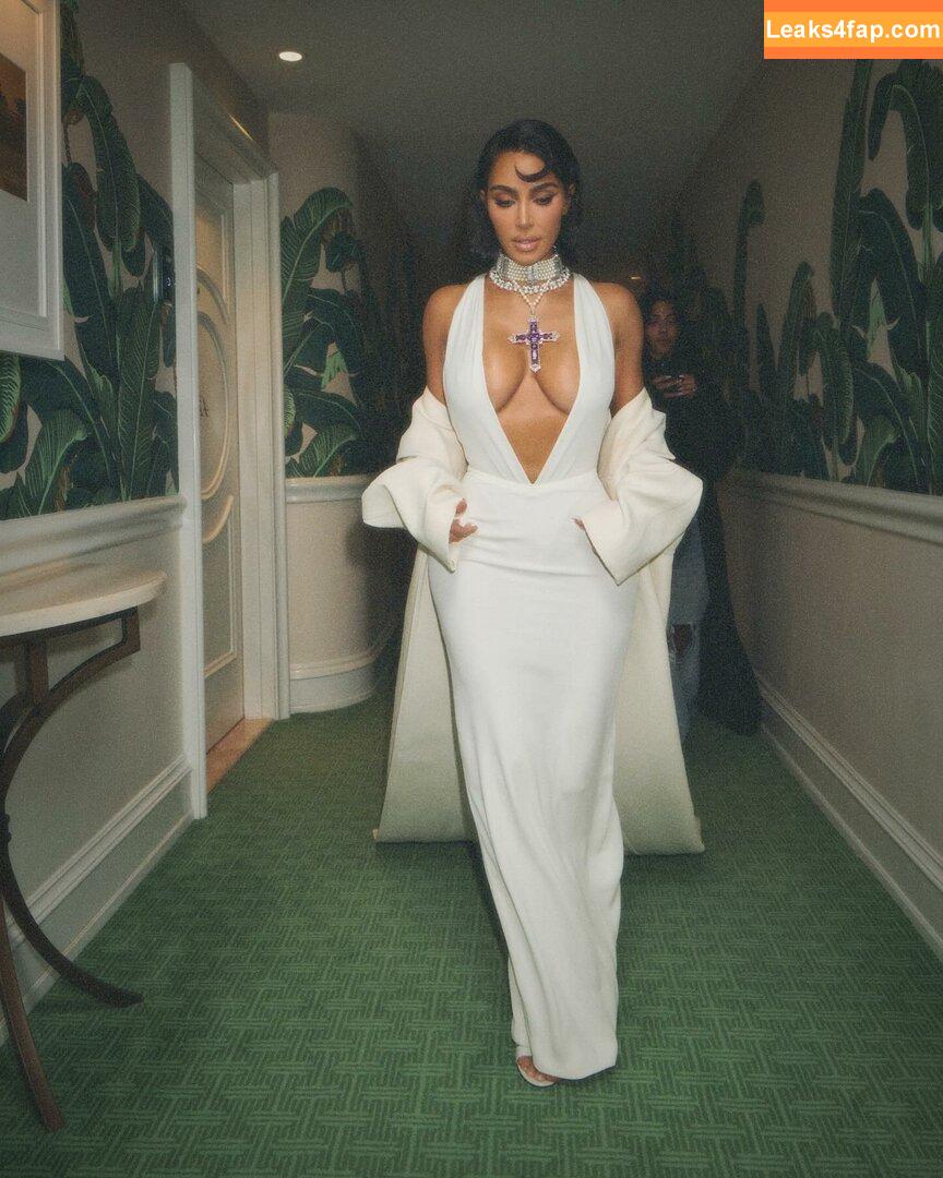 Kim Kardashian / https: / kimkadarshian / kimkardashian leaked photo photo #3695