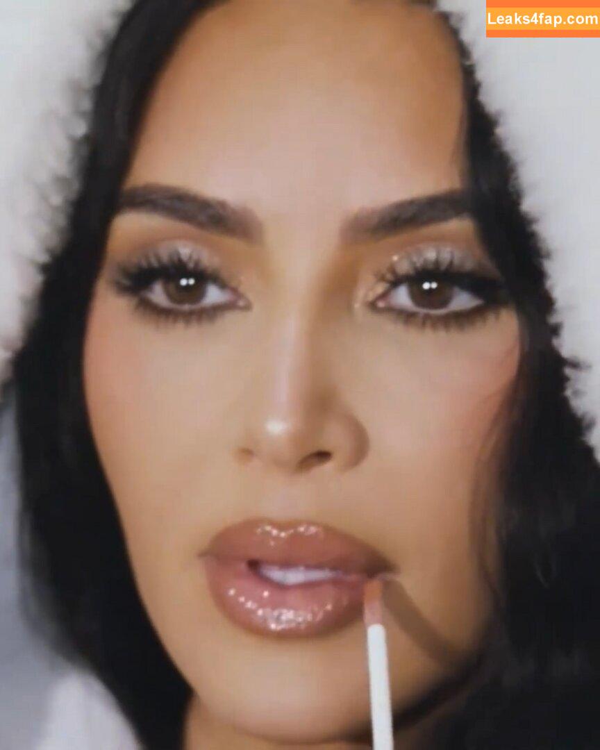Kim Kardashian / https: / kimkadarshian / kimkardashian leaked photo photo #3702