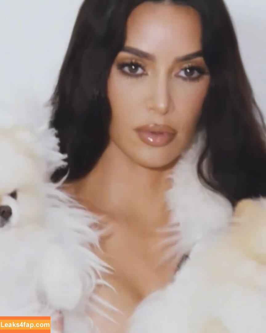 Kim Kardashian / https: / kimkadarshian / kimkardashian leaked photo photo #3704