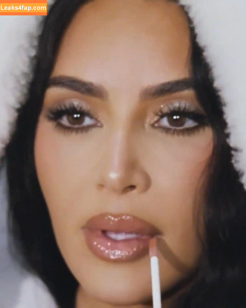 Kim Kardashian / https: / kimkadarshian / kimkardashian leaked photo photo #3708