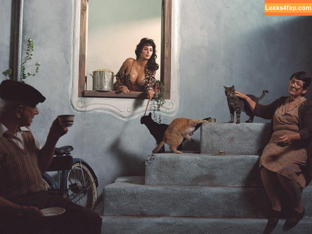 Kim Kardashian / https: / kimkardashian leaked photo photo #3730