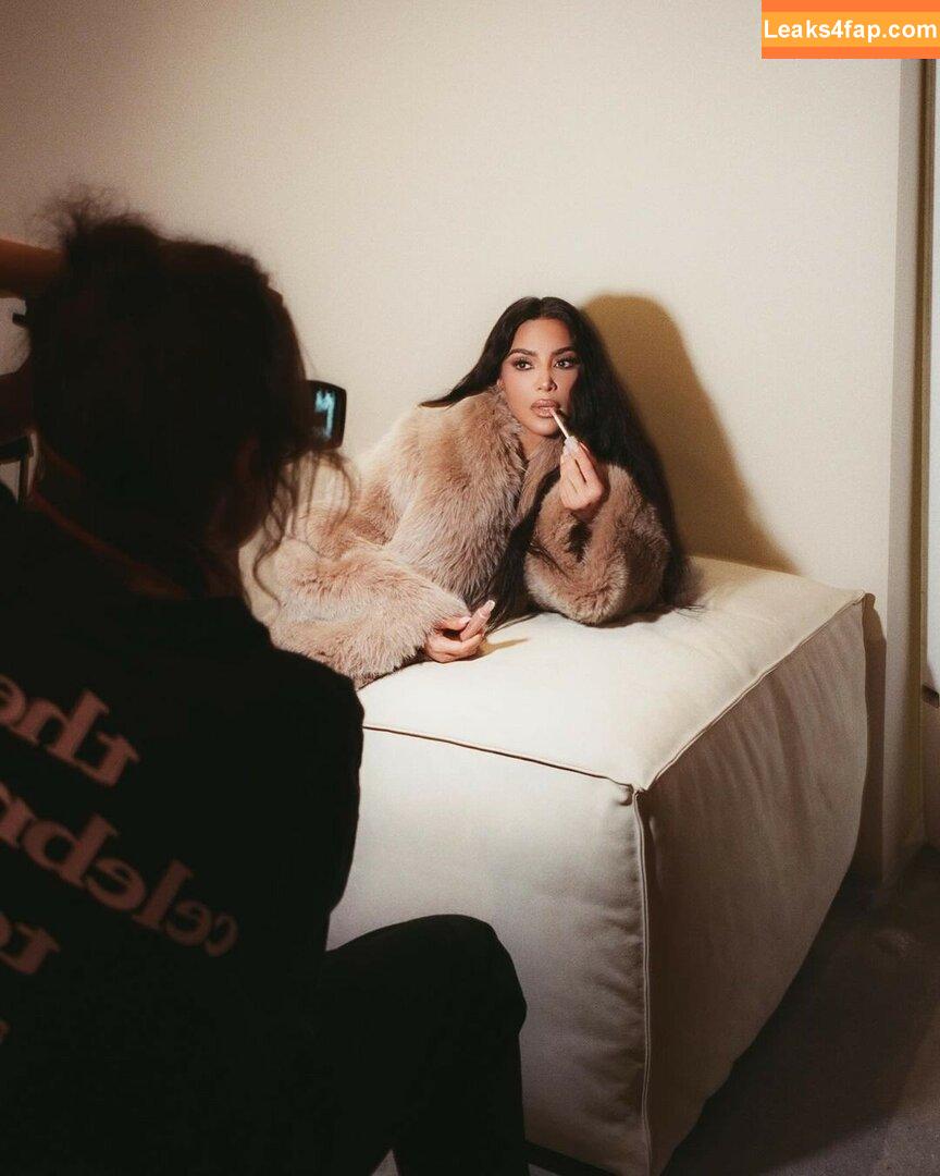 Kim Kardashian / https: / kimkardashian leaked photo photo #3732