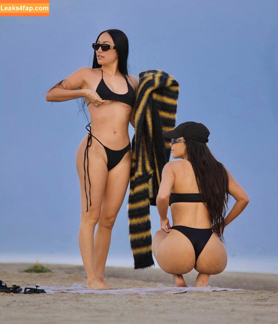 Kim Kardashian / https: / kimkardashian leaked photo photo #3739
