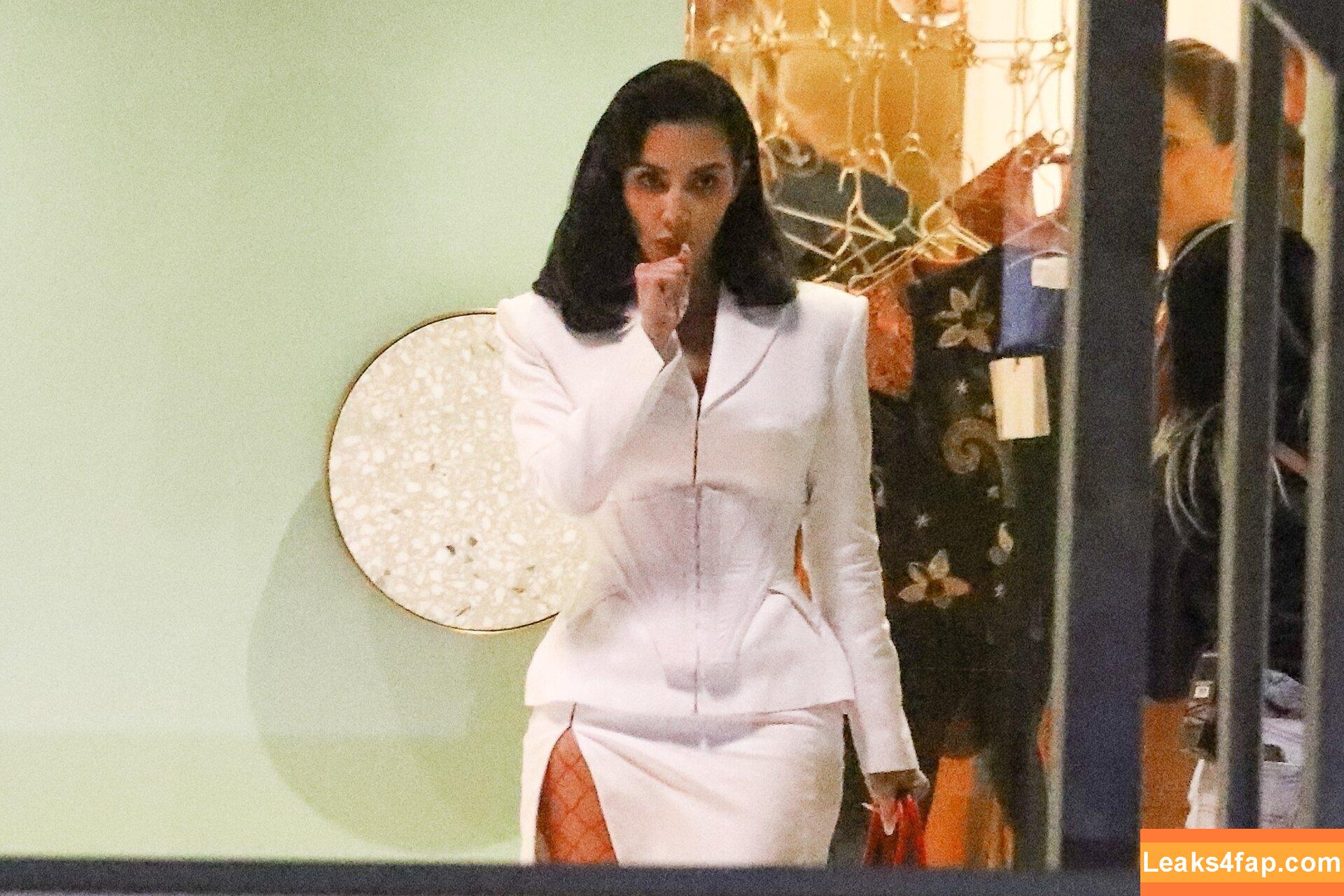 Kim Kardashian / https: / kimkadarshian / kimkardashian leaked photo photo #3878