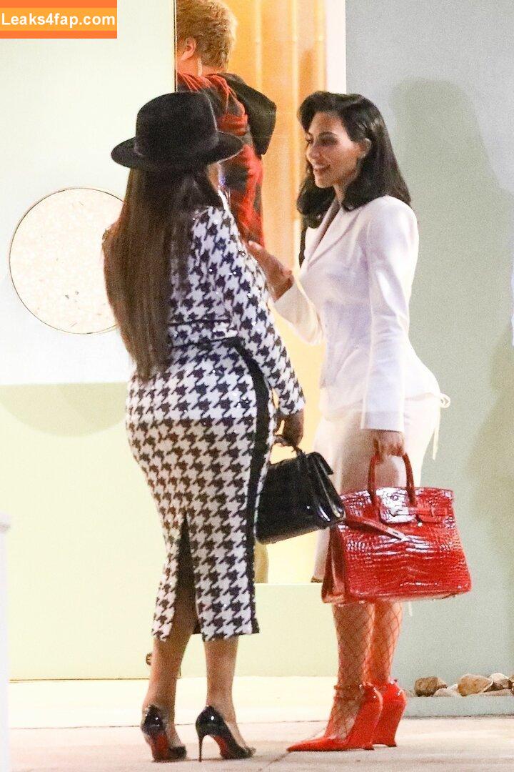 Kim Kardashian / https: / kimkadarshian / kimkardashian leaked photo photo #3889