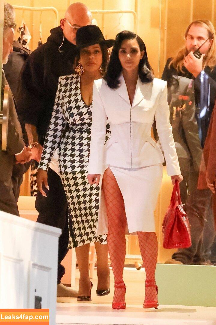 Kim Kardashian / https: / kimkadarshian / kimkardashian leaked photo photo #3897