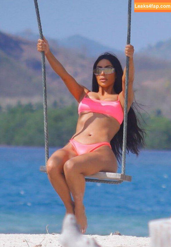 Kim Kardashian / KimKardashian leaked photo photo #3940