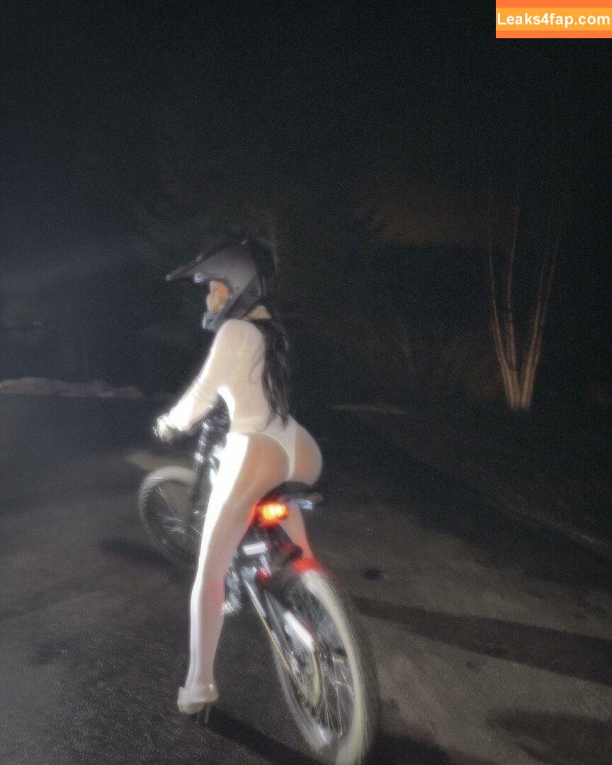 Kim Kardashian / KimKardashian leaked photo photo #3956