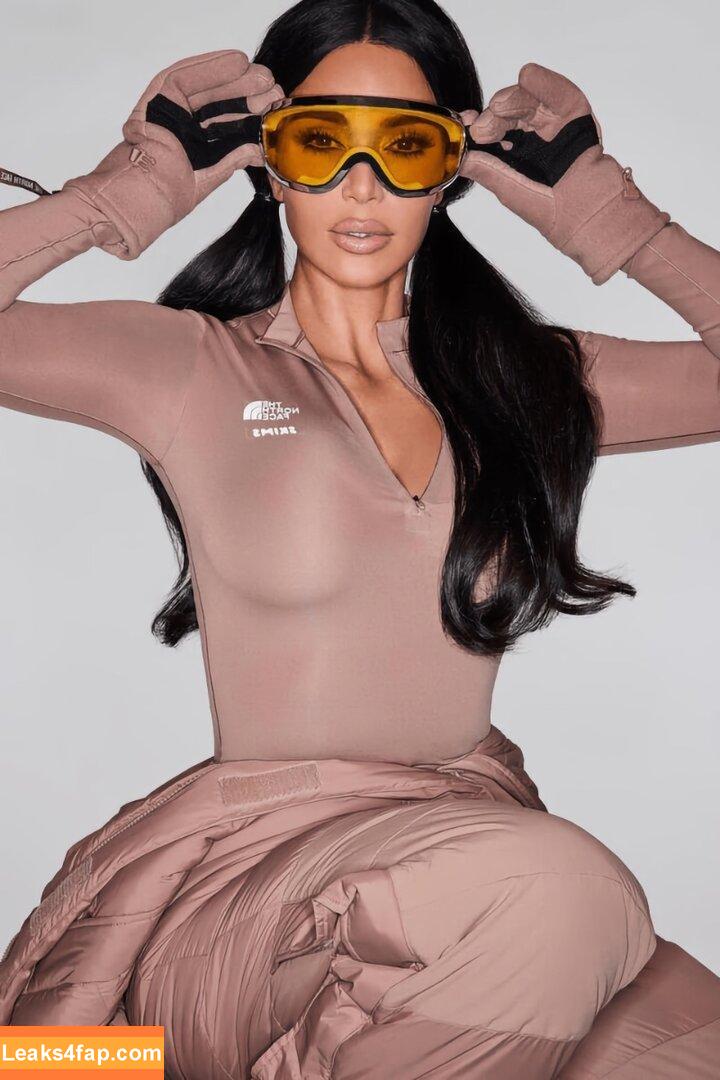 Kim Kardashian / KimKardashian leaked photo photo #3979