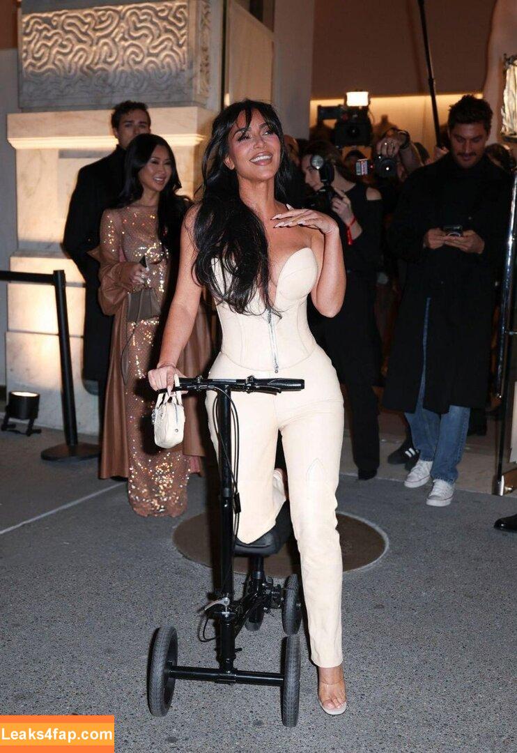 Kim Kardashian / KimKardashian leaked photo photo #3981