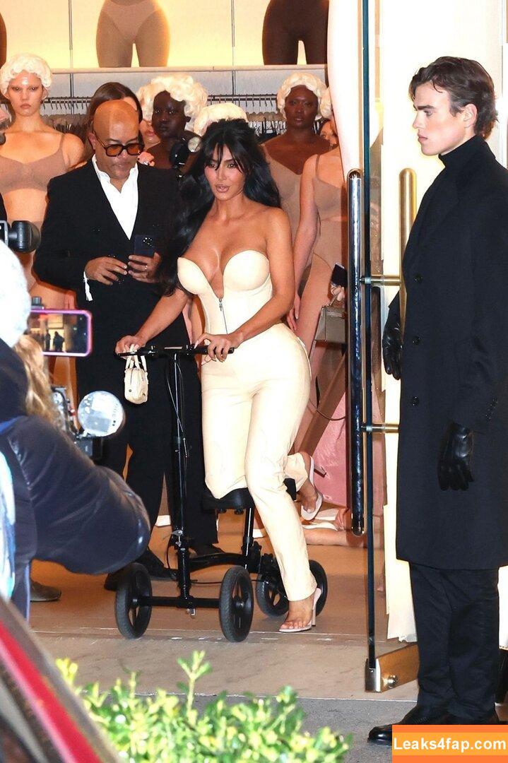 Kim Kardashian / KimKardashian leaked photo photo #3983
