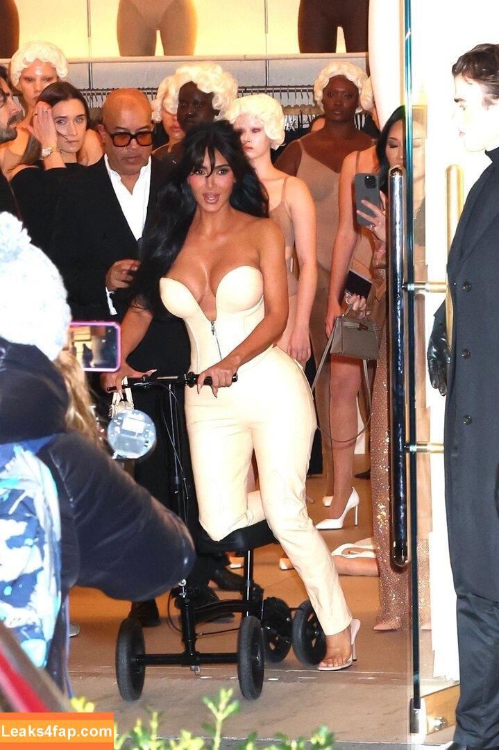 Kim Kardashian / KimKardashian leaked photo photo #3985