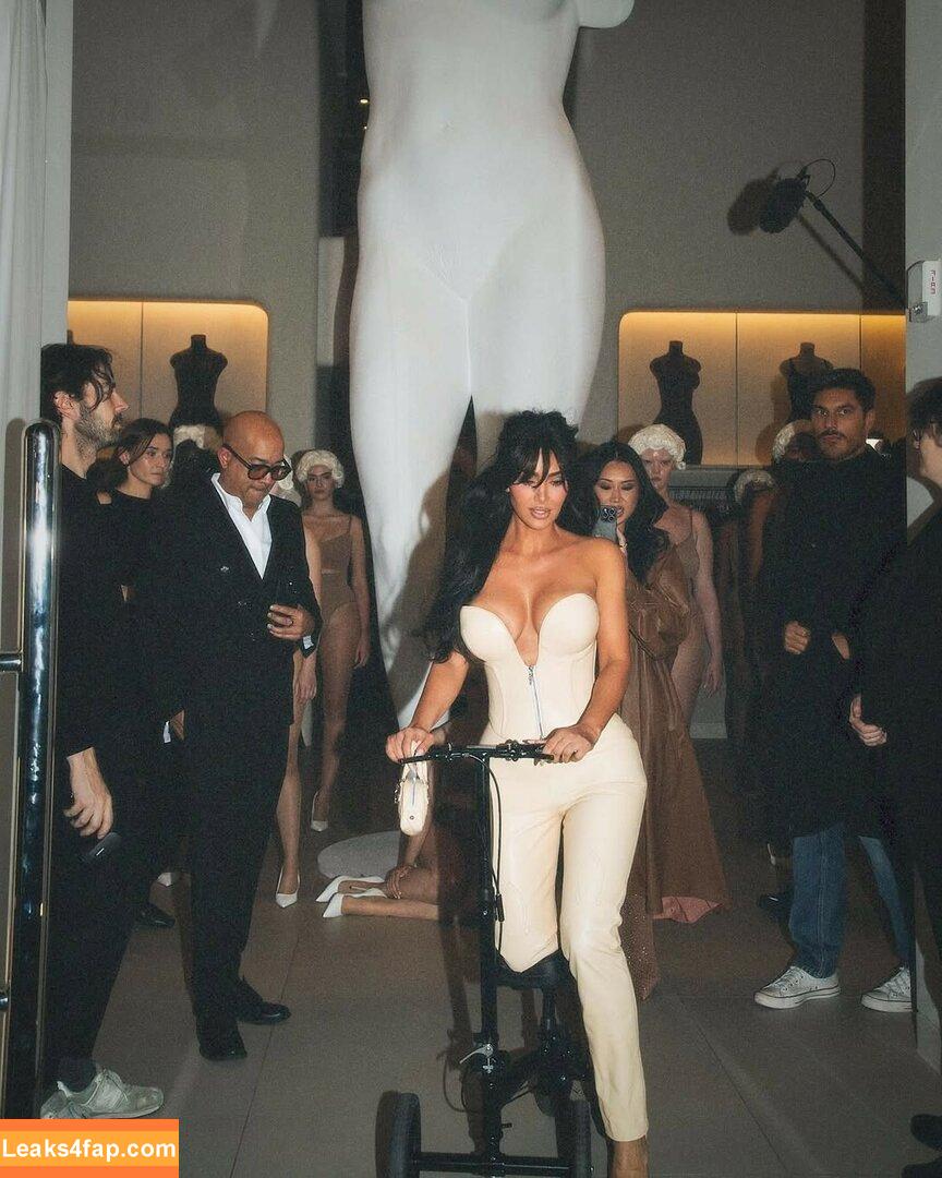 Kim Kardashian / KimKardashian / kimkadarshian leaked photo photo #3999