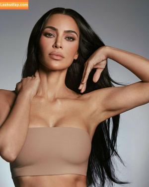 Kim Kardashian photo #3158