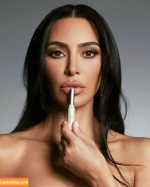 Kim Kardashian photo #3159
