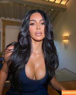Kim Kardashian photo #3169