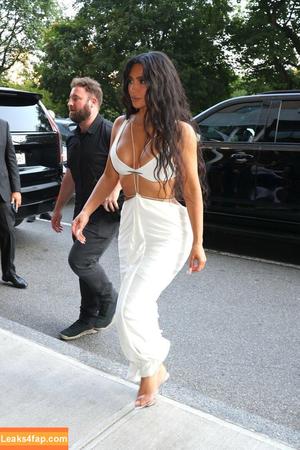 Kim Kardashian photo #3240
