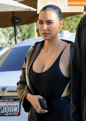 Kim Kardashian photo #3242
