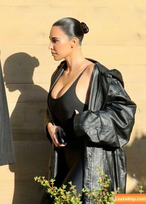 Kim Kardashian photo #3246