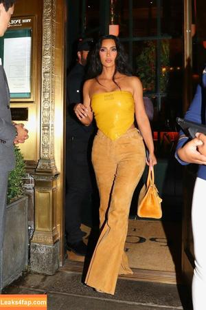 Kim Kardashian photo #3263