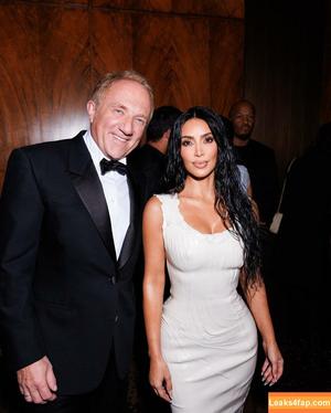 Kim Kardashian photo #3314