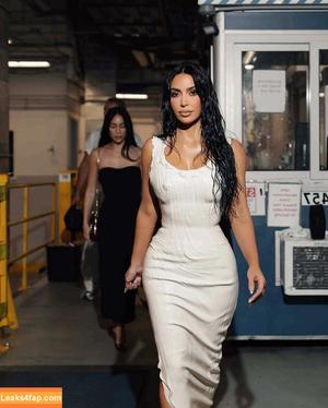 Kim Kardashian photo #3319