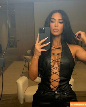 Kim Kardashian photo #3368
