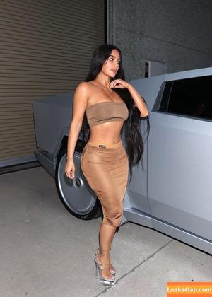 Kim Kardashian photo #3380