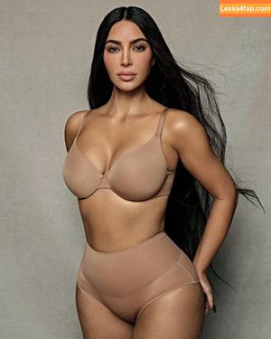 Kim Kardashian photo #3386