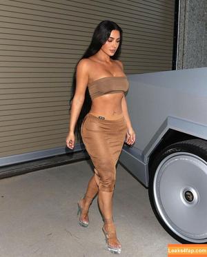 Kim Kardashian photo #3388
